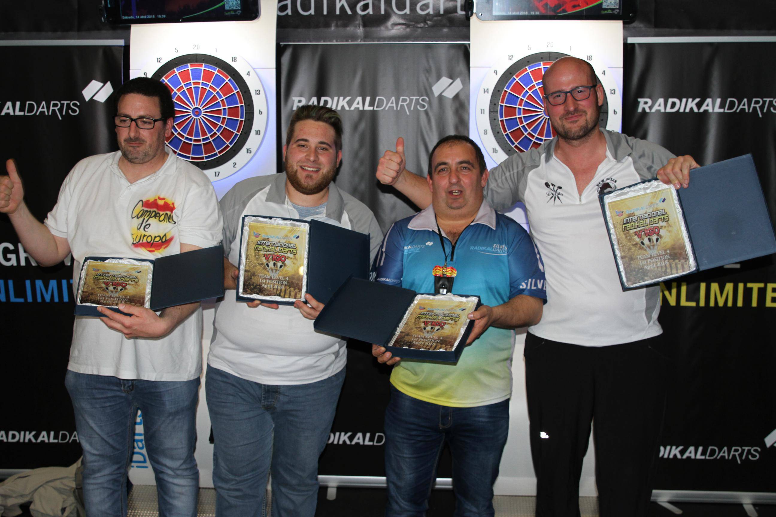 Internacional Radikal Darts Equipos Nivel 4 Campeones Darkman